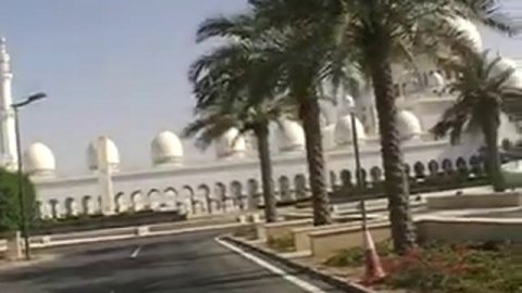 Abu Dhabi Sheikh Zayed Moschee vorne  Sultan Al Nahyan Mosque