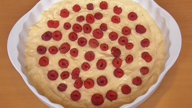 Быстрый нежный и мягкий ягодный пирог в сметанной заливке. Оторваться невозможно!