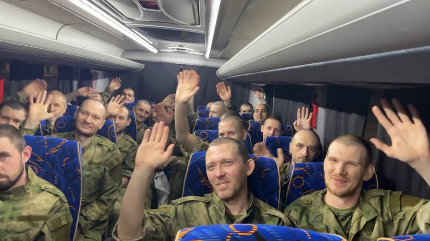 В России приземлился борт с освобожденными из украинского плена бойцами ВС РФ