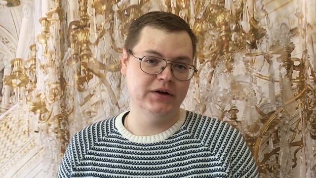 Сотрудник "Артемовского исторического музея" Игорь Горшков читает поздравление женщинам с 8 марта!