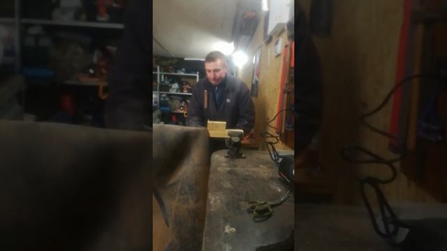 Из камеры от колеса делаем грузило для сети