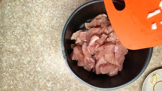 Тушёная свинина. Проще не бывает.