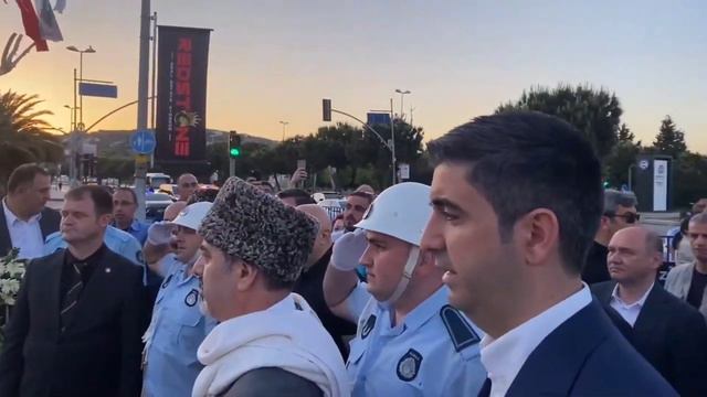 Kemal Kılıçdaroğlu ve Ekrem İmamoğlu Kartalda Çerkes Sürgünü anıtına çelenk ve karanfil bıraktı