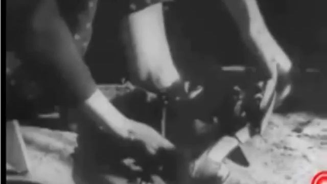 Polish refugees walking toward Iran escaping the Nazi army in 1943