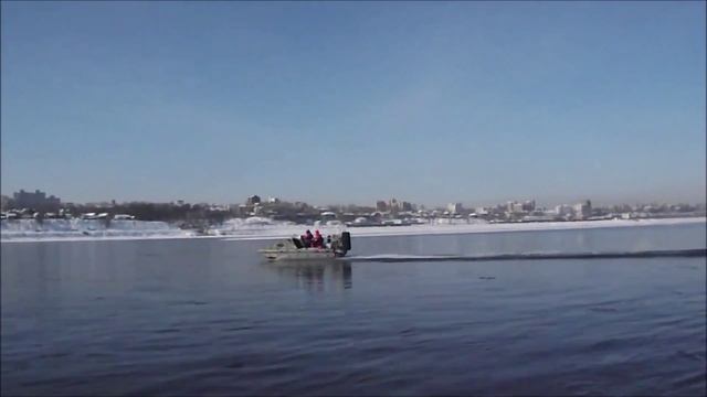 Аэролодка Пиранья 5 на стыке вода-лёд.