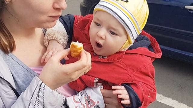 Видео с из семейного архива #6 Пищевой интерес. Video from the family archive #6 Food Interest.