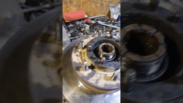 Снимаем ступицу с поворотного кулака за минуту без съёмника