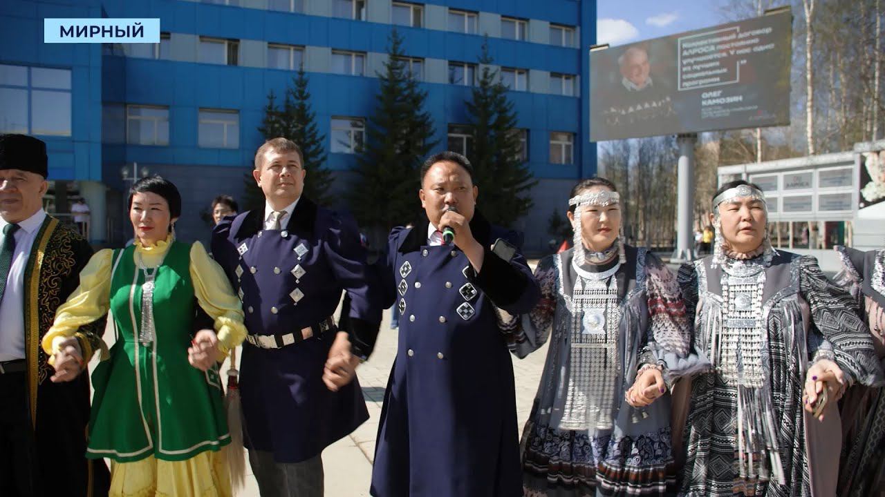 Мирнинцев научат запевать осуохай представители якутской общины «Сардана»