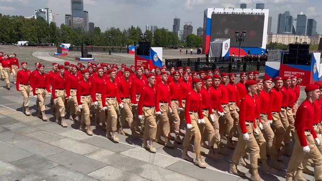 Парад кадетского движения Москвы "Не прервётся связь поколений" на Поклонной горе