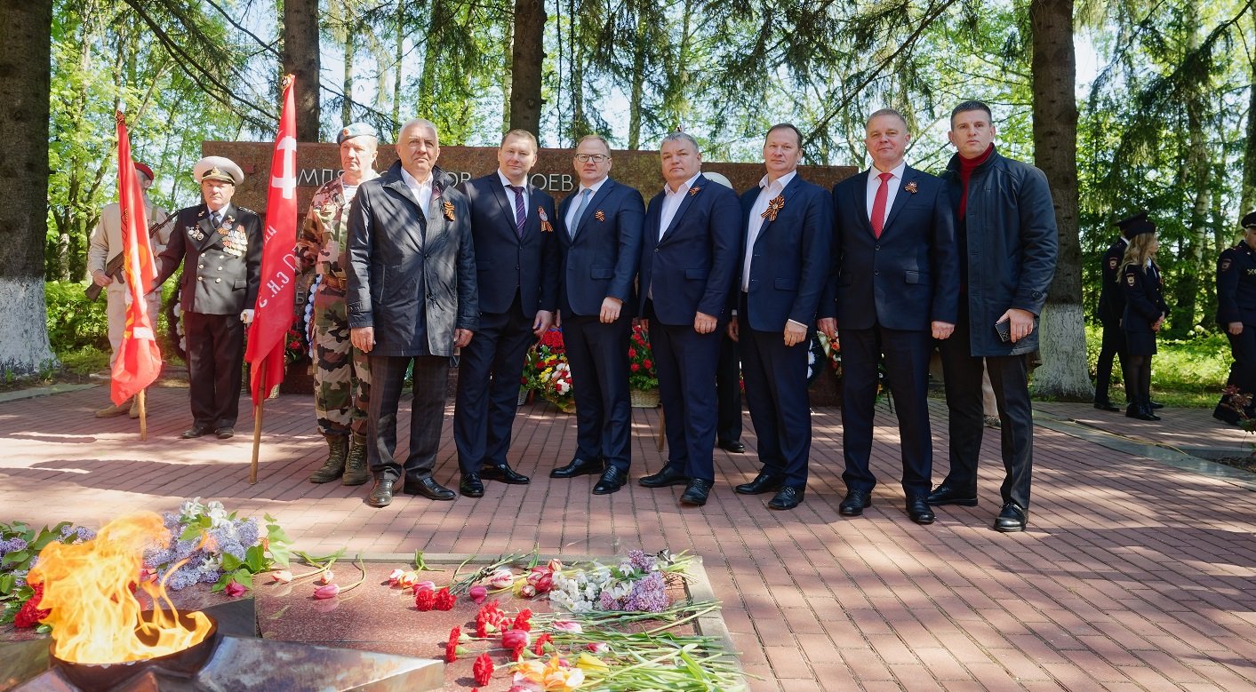 Возложение цветов в Железногорске в День Победы