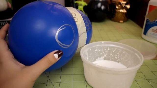 How to Make Paper Mache Halloween Decorations : DIY