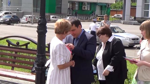 Награждение Андреевой И.Г. на открытии памятника "Влюблённым"