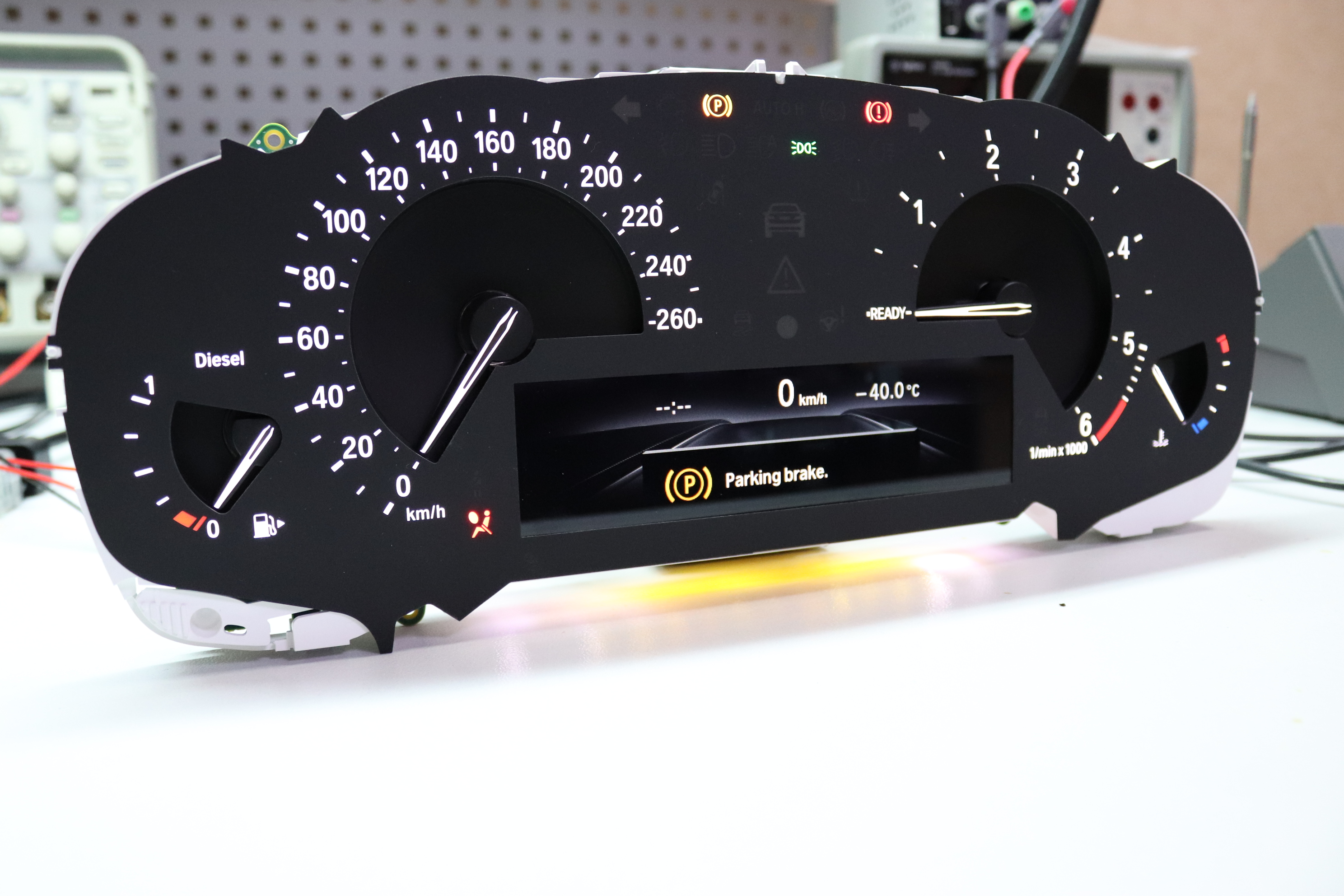 Запуск панели приборов BMW G30 на столе при помощи CAN-Hacker