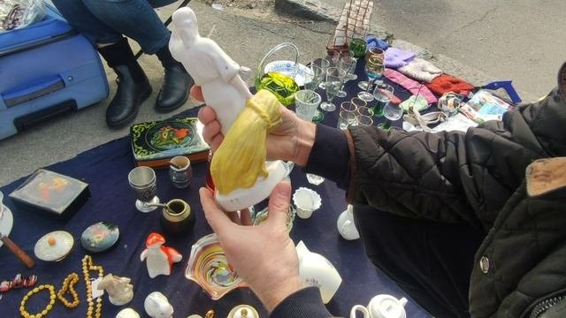 БАРАХОЛКА ОДЕССА ВЛОГ Прогулка на Барахолке Монеты Статуэтки Антиквариат Обзор Сокровища