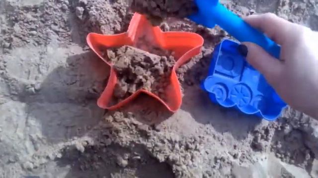 Игры в песочнице Рабочие машинки Формочки для песка Game in a sandbox Working machines