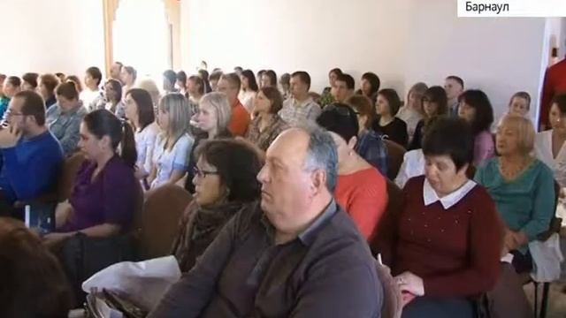 В Барнауле неонатологи обсудили, как сохранять жизнь недоношенным малышам