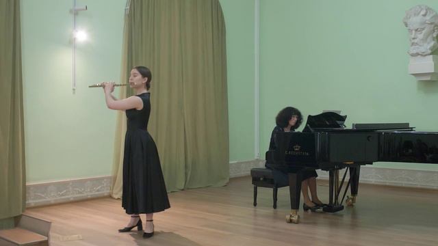 Алина Большеданова (флейта)
Светлана Таипова (фортепиано)