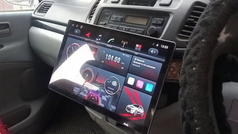 Toyota Hiace Установка мультимедиа с большим экраном