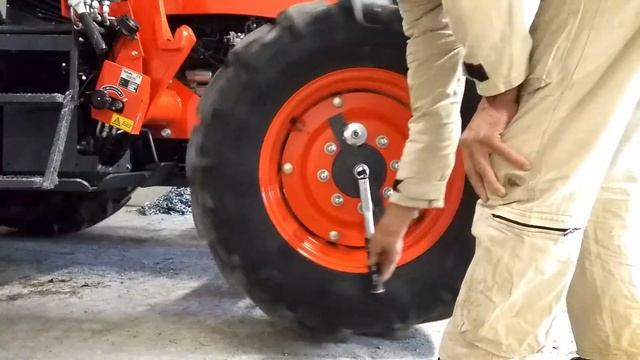 Kubota Tractor M7060, M6060"Functionality"automatic differential locking system, Torq Locker