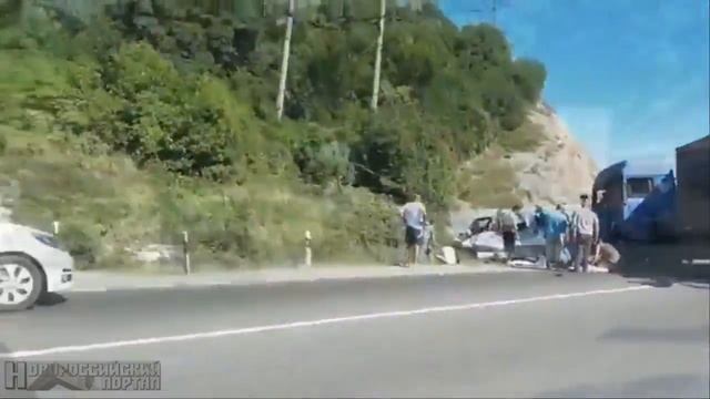 Грузовик смял автобус с детьми под Новороссийском! Жесть