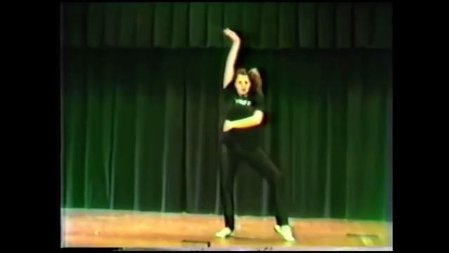 VIRAL video of ABBY LEE MILLER dancing when she was 16YEARS OLD at her MUMS DANCE STUDIO!!!