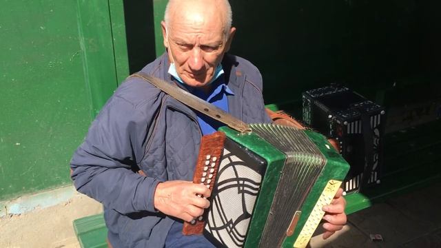 «Страдания» и «Барыня» в Сквере гармонистов, г. Орёл, Василий Сергеевич играет