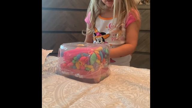 Stasia Opening 4 years old Birthday Presents! Стейша открывает подарки на 4 День Рождения!