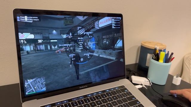 (GTA V ONLINE) MacBook Pro 15” Running GTA V ONLINE Through BOOTCAMP! SUPER SMOOTH GRAPHICS!