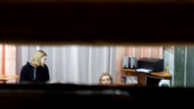Поглядывали за одноклассниками через дверную щель?(1)
