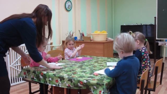 Урок лепки для малышей. Цветочное панно. Юные скульпторы. A sculpting class for kids