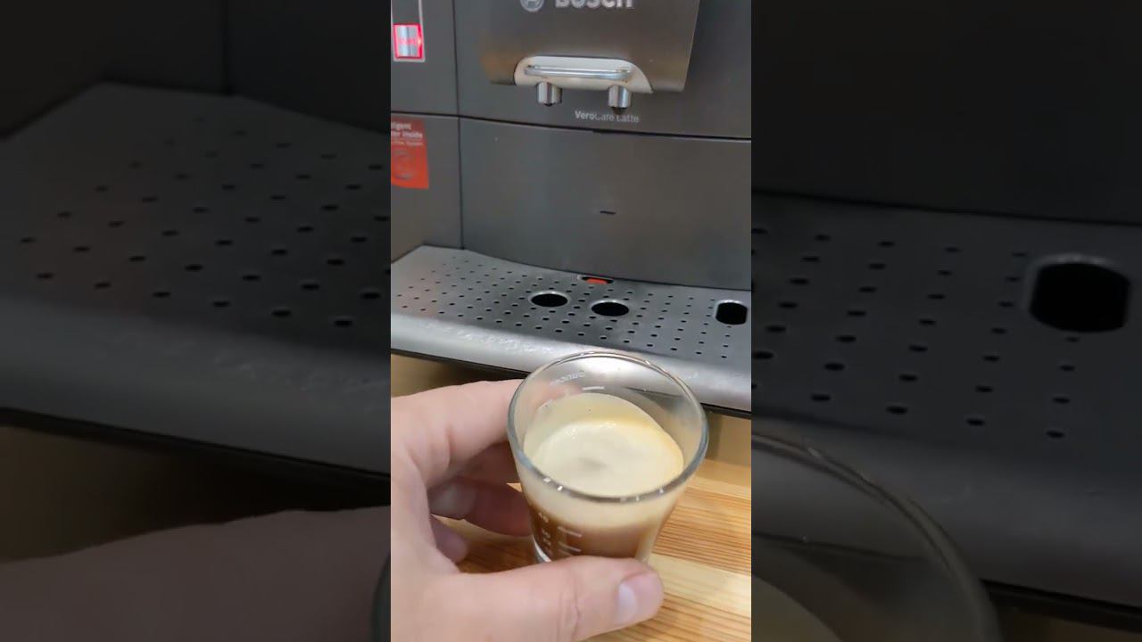 Кофемашина BOSCH VERO CAFE LATTE демонстрация работоспособности