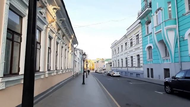 Москва. Прогулка по Успенскому переулку