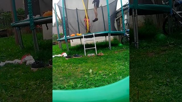 Сальто вперёд на батуте