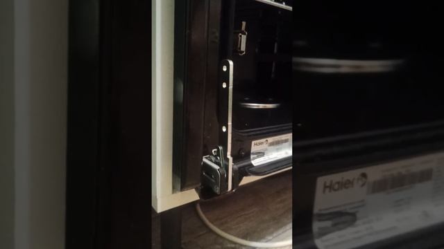 Хаер духовой шкаф заклинил рычаг . Не могу одеть дверцу обратно Haier HOX-P11HGB
