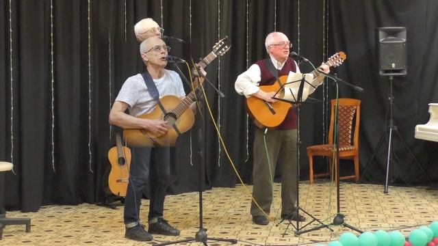 "Ты играешь на бархатной флейте дождя" ст. М. Кукулевича, муз. братьев Мироновых
