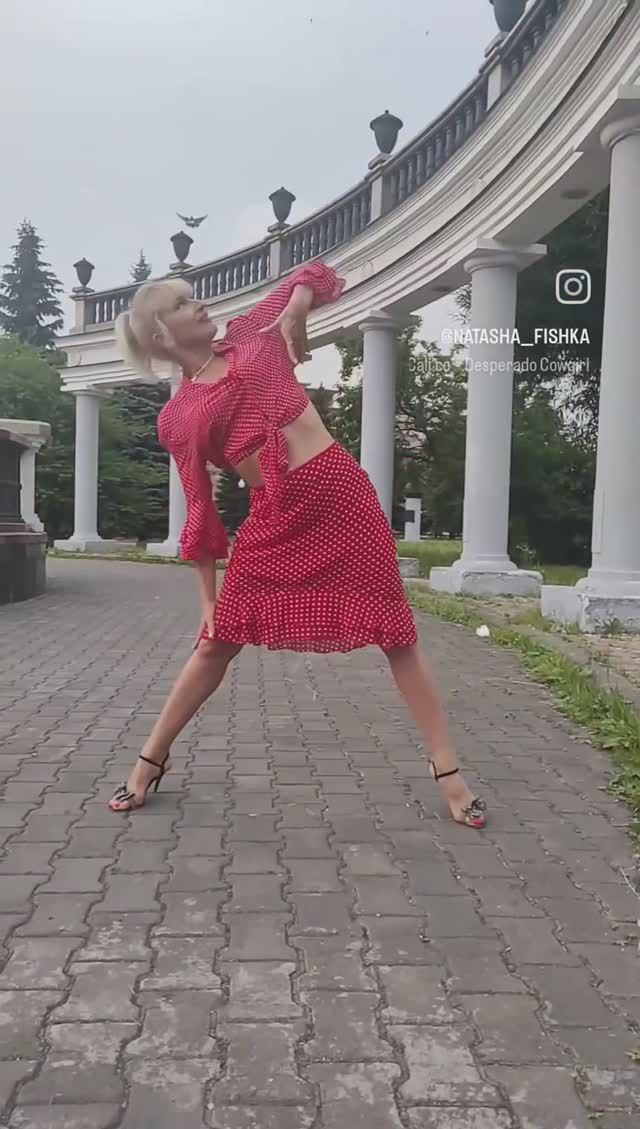 Танцы на улицах города