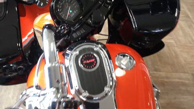 CVO Road Glide 2022 Harley-Davidson Wicked Orange Pearl