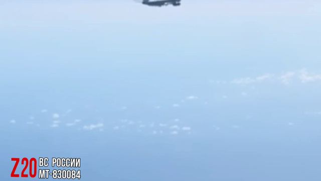 Вчерашние 27.07.24  кадры «перехвата» британского RC-135W самолетом Су-27 ВКС в Черном море