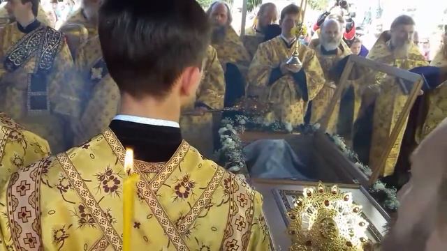 Крестный ход с мощами Святителя Иосафа пришёл в Митрополию. Акафист