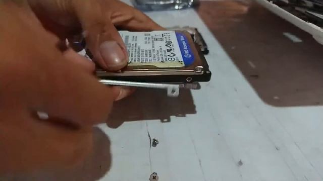 Tutorial Cara Ganti Harddisk Laptop Asus X200M