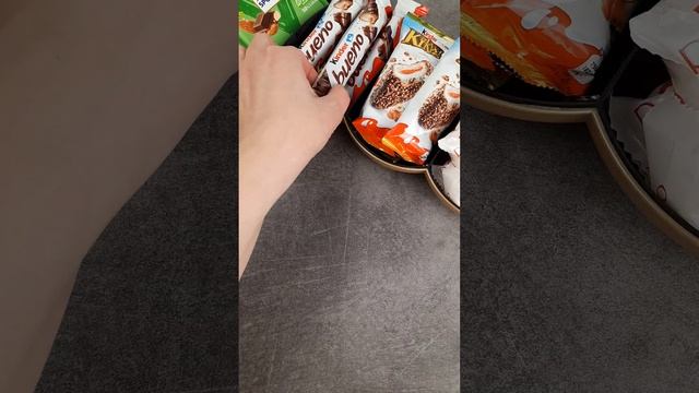 ?Filling Platter with Chocolate and Sweets I Kinder Bueno, Kinder Maxi, Ritter Sport, Raffaello