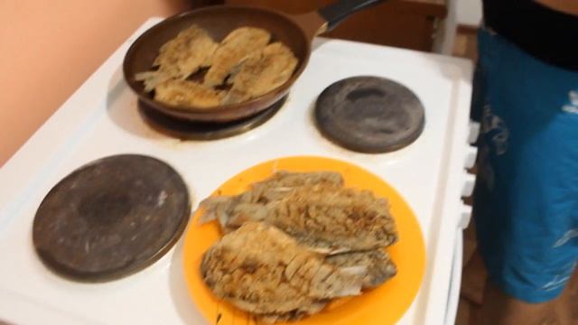 Жаренные караси в сметане. Жареный карась без костей, это просто и очень вкусно.