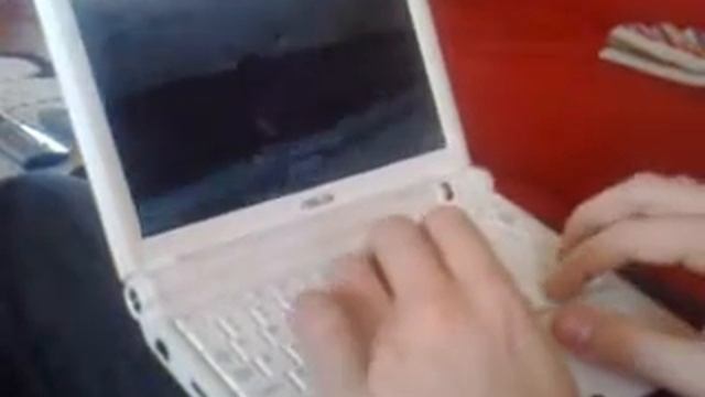 Playing Tony Hawk Pro Skater 2 on Asus Eee PC 900