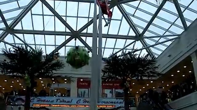 Воздушная гимнастка на полотнах