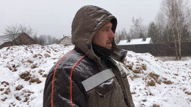 Фундамент в луже.Бетонная подготовка. Фундамент в траншее. Подбетонка. Бетон в землю.