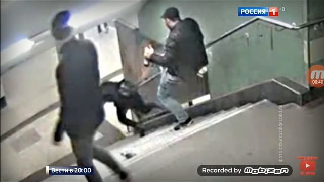 Мигрант ударил девушку в спину