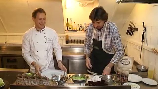 Зірковий сніданок: Микола Мугаль та Олексій Гнатковський готують салат
