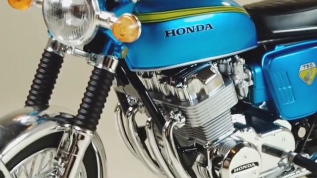 Duo merah ? biru HONDA CB750 FOUR 1969 diecast review (1:12 Aoshima)