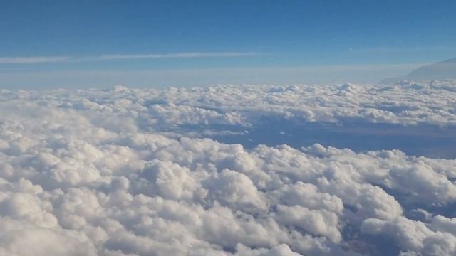 С высоты птичьего полета, облака …