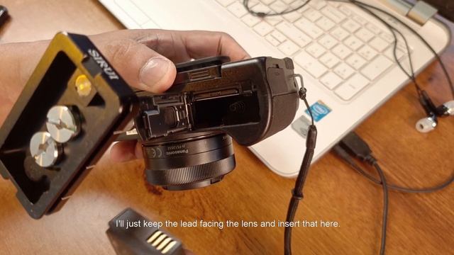 How to insert battery in Panasonic Lumix G100